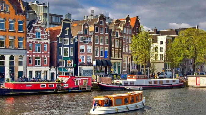 Амстердам планирует увеличить туристический сбор