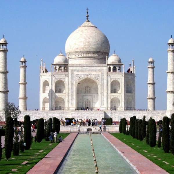 Индийцы убрали Тадж-Махал из списка туристических достопримечательностей