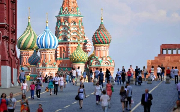 Московские власти: иностранцев в столицу приезжает все меньше