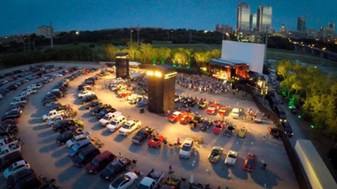 Названы самые лучшие кинотеатры для автомобилистов
