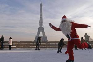 Дед Мороз едет в Париж, чтобы отметить Новый год по-русски