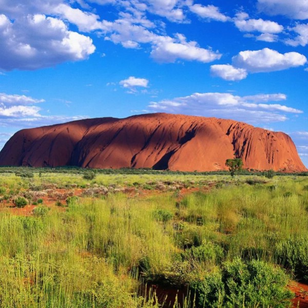 В Австралии по настоянию аборигенов скалу Улуру закроют для посещения