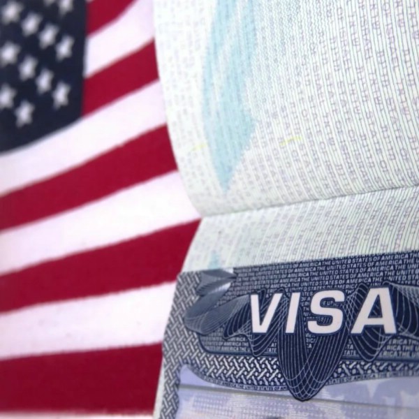 Консульства США возобновили выдачу виз в трёх регионах России