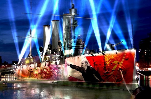 Фестиваль света в Петербурге воссоздал события 1917 года