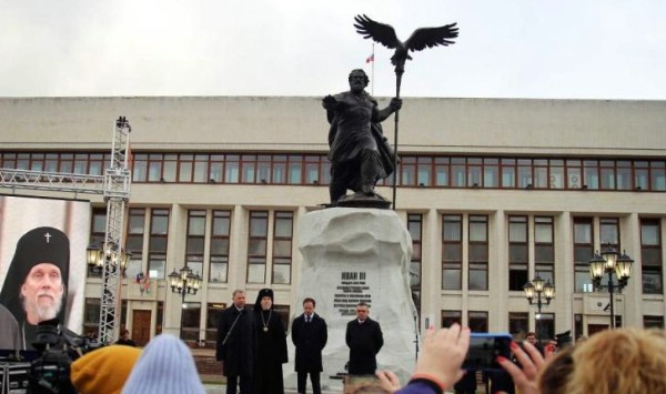 На главной площади Калуги Иван III сменил Ленина