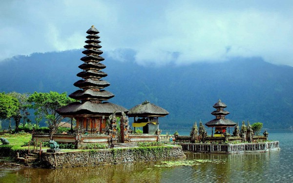 Туроператоры предлагают отказавшимся от туров на Бали клиентам перенос поездки без доплат