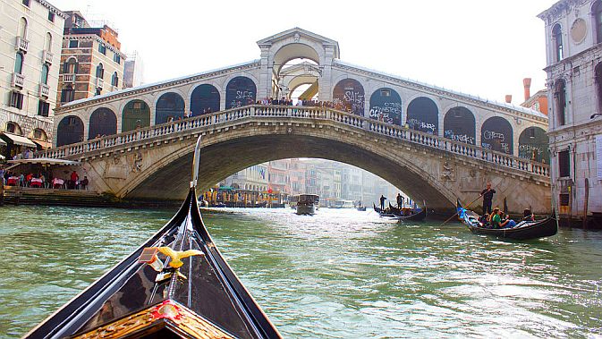 Пара туристов из Франции угнала гондолу в Венеции