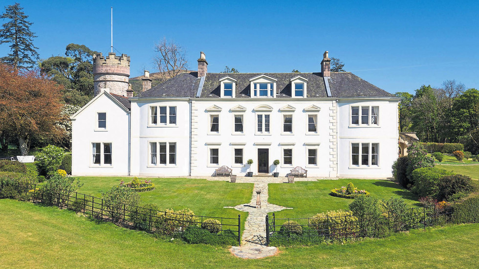 СМИ: сын экс-главы Ростуризма Стржалковского купил в Шотландии замок за £4 млн