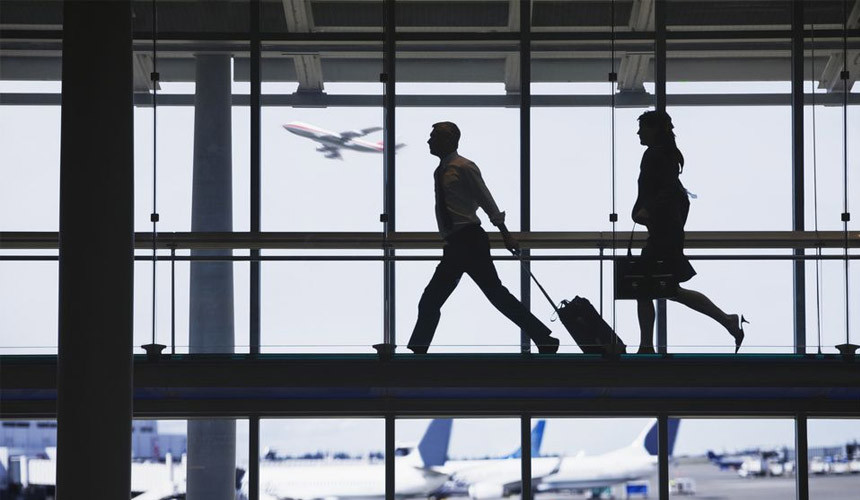 Провожающим в аэропортах предлагают самим стать пассажирами