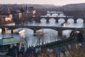 В Праге обрушился пешеходный мост через Влтаву