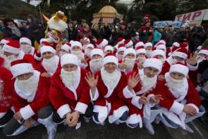 Деды Морозы ходят строем, или как в Крыму готовятся к Новому году