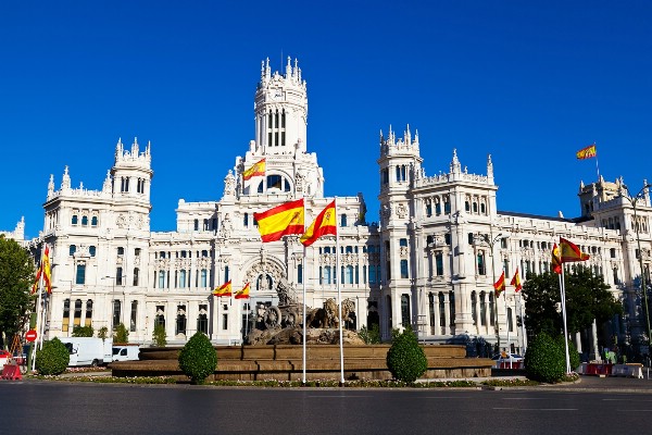 Каталония после референдума потеряла 5% туристов, турпоток в Мадрид вырос на 7%