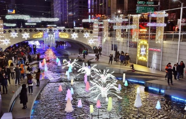 В Сеуле стартует Рождественской фестиваль у ручья Чхонгечхон