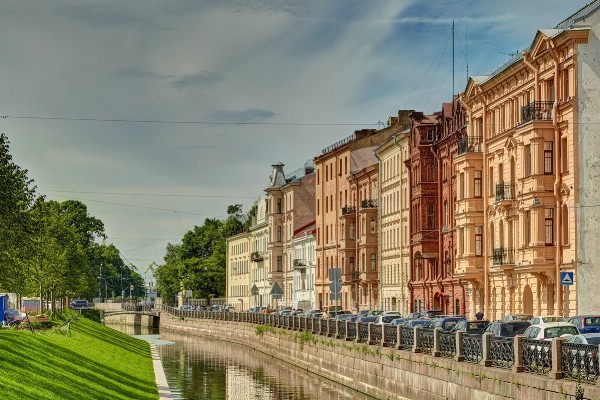 Набережную Адмиралтейского канала в Петербурге хотят отдать пешеходам