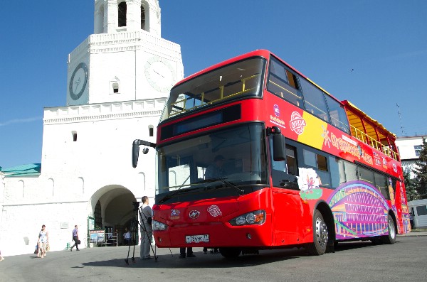 В Госдуме предложили разрешить туристическим автобусам ездить по выделенной полосе