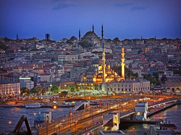 Власти Турции запретят проведение новогодних торжеств в Стамбуле из-за мер безопасности
