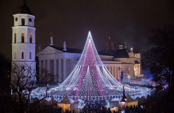 Рождественскую ель в Вильнюсе признали самой красивой в Европе
