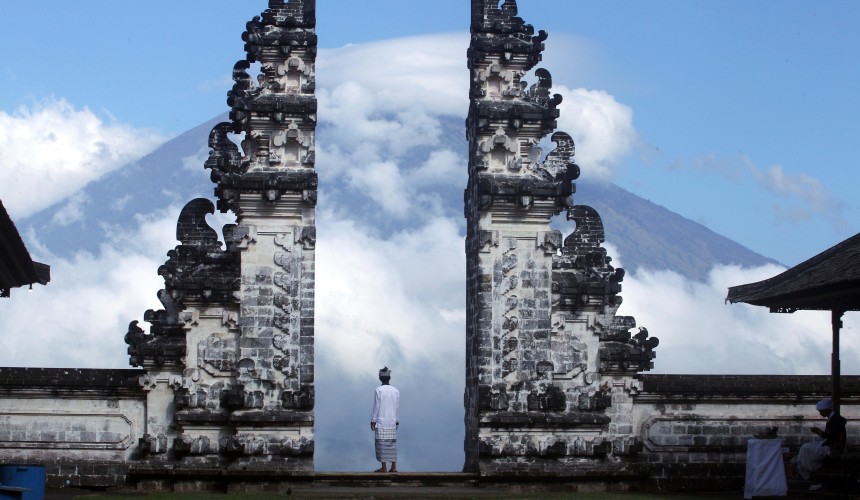 Власти Индонезии призвали давать 50 %-ные скидки туристам