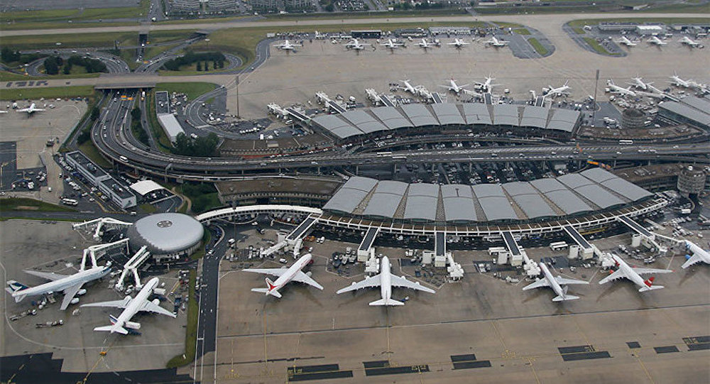 МИД предупредил туристов о забастовках в аэропортах Франции