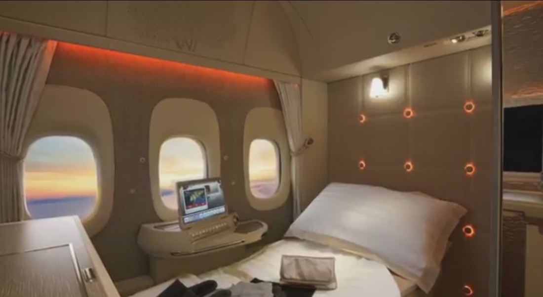 Отель в небе: Emirates Airlines презентовали обновленный первый класс с отдельными комнатами