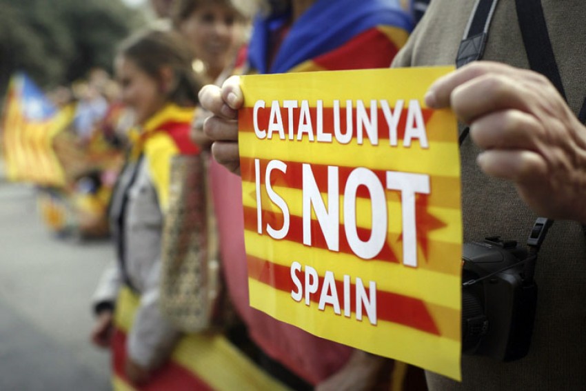 Мадрид: независимость Каталонии обойдется Испании в 12 млрд евро из-за падения турпотока