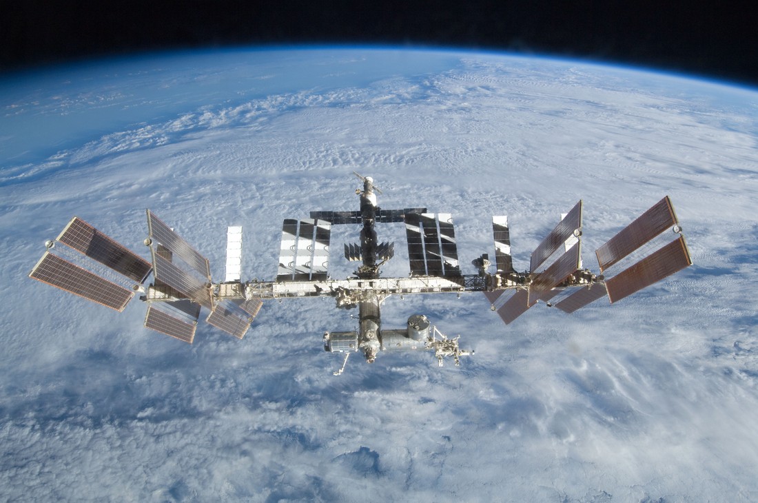 Роскосмос пообещал построить на МКС отель для космических туристов
