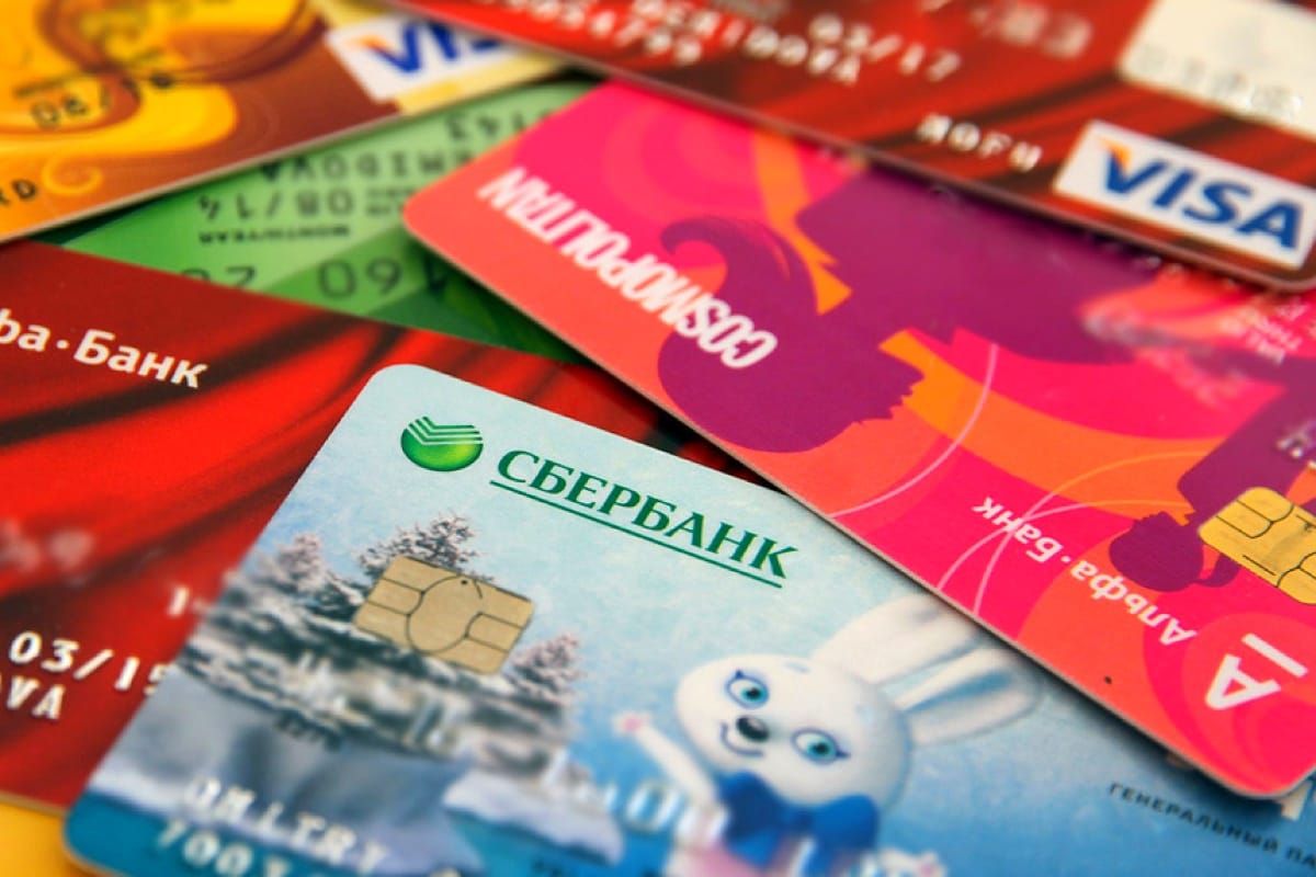 Чем различаются кредитные карты, выпущенные разными банками?